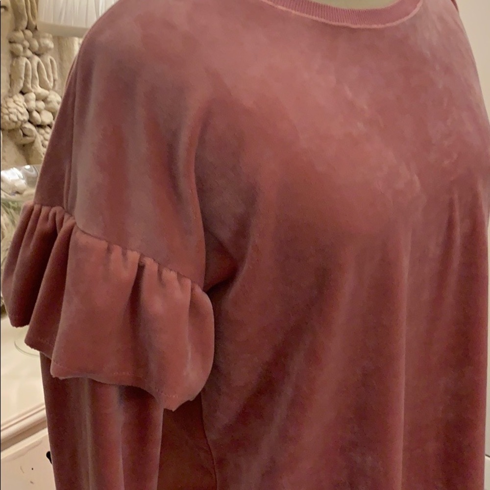 Two by Vince Camuto Velour Top - Picture 7 of 9